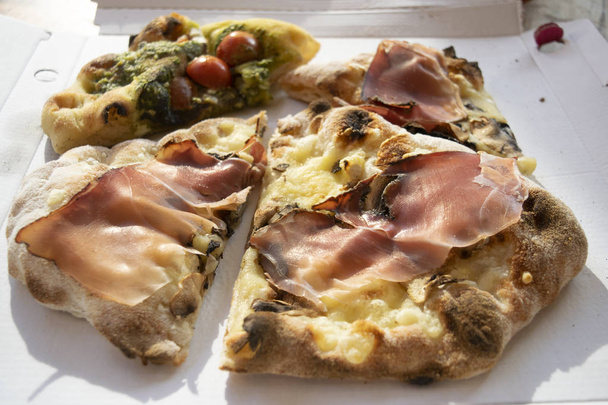 Roman Pinsa tyypillinen roomalainen eräänlainen pizza
 - Valokuva, kuva
