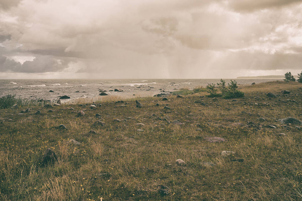 High Baltic Sea coast with rocks in the north in a strong wind. - Foto, Imagen