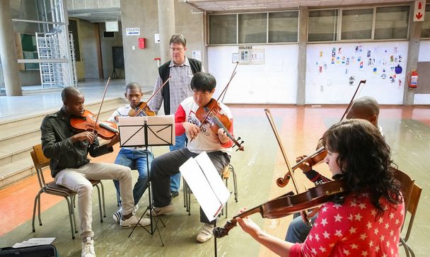 Johannesburg, South Africa - August 28 2010: Teacher at music school orchestra class - Photo, image