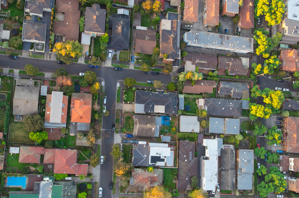 Вид с воздуха на жилые дома в юго-восточном пригороде Мельбурна, Австралия
 - Фото, изображение