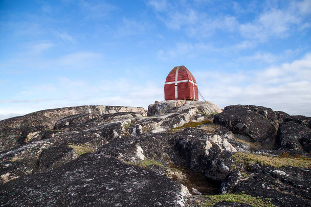 Torre de observación de ballenas en Qeqertarsuaq, Groenlandia
 - Foto, Imagen