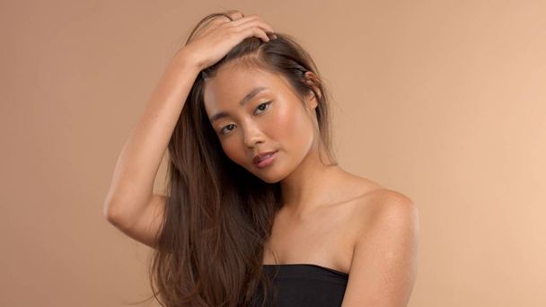 thai asian model with natural makeup on beige background - Fotoğraf, Görsel