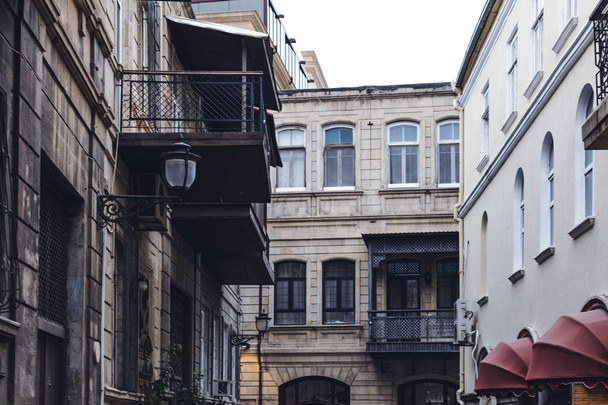 baku azerbaijan calle del casco antiguo
 - Foto, Imagen