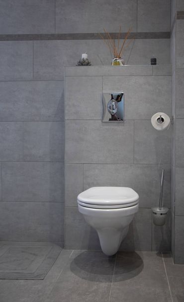 toaleta zawieszona, w stylu Shabby Chic, odcienie szarości i bieli - Zdjęcie, obraz