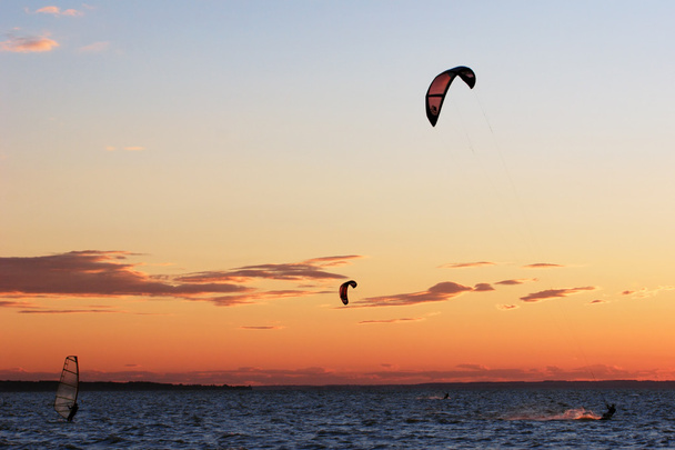 Viento y kitesurf
 - Foto, imagen