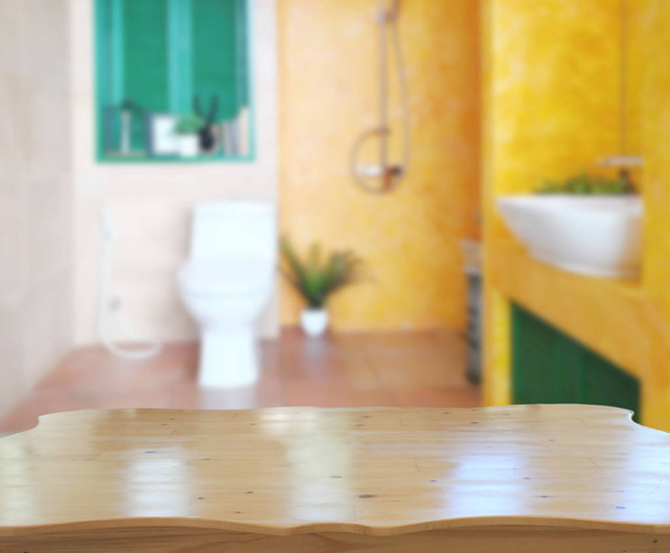 Asztali és fürdőszoba elmaszatol a háttérben - Fotó, kép