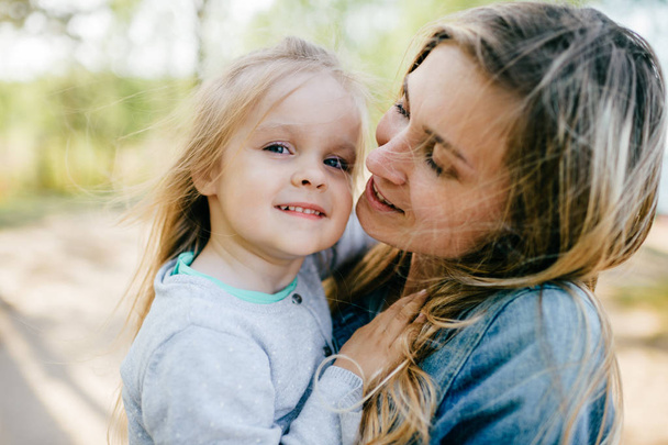portrait of young mother and little daughter in park - Foto, Imagem