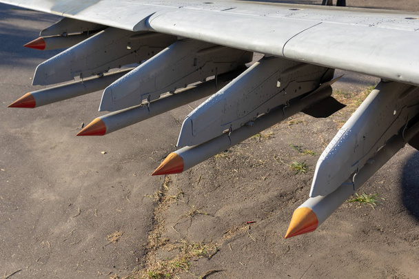 Missiles air-air sur le pylône des avions militaires soviétiques
 - Photo, image