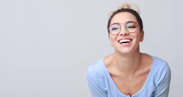 Portrait of smiling woman posing on background - Foto, Imagem