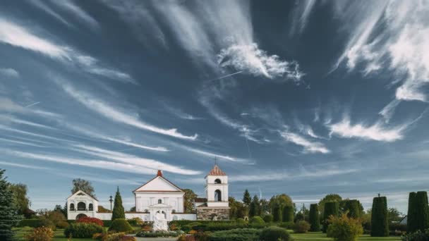Mosar, Vitebsk Region, Bělorusko. Kostel sv. Anny ve slunečný den - Záběry, video