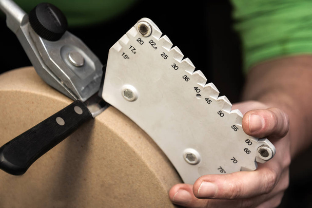 Nastavení úhlu broušení nůž na brus - Fotografie, Obrázek