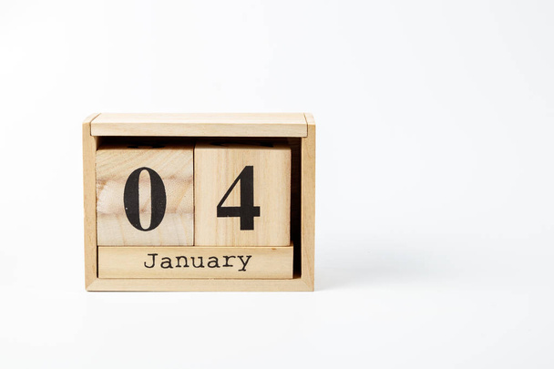 Wooden calendar January 04 on a white background close up - Foto, imagen