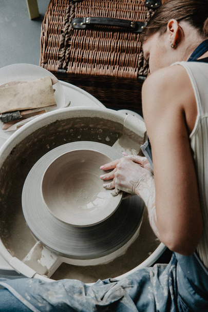 Creating a jar or vase of white clay close-up. Woman hands making clay jug. - Foto, Imagen