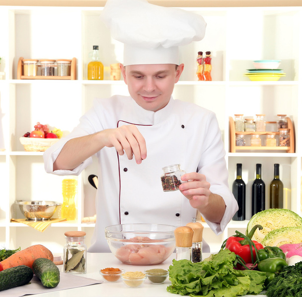Chef cooking in kitchen - Fotoğraf, Görsel