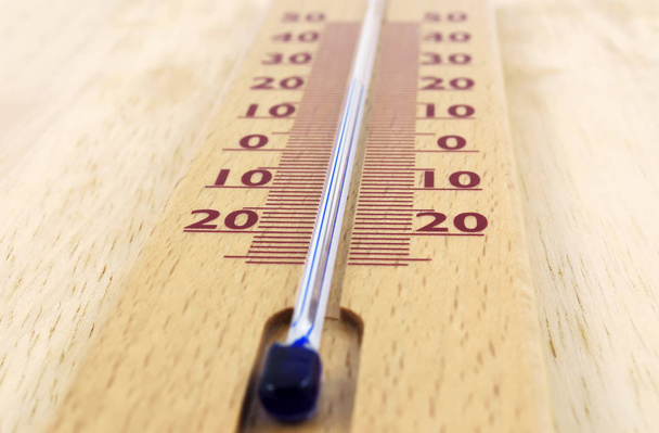 Термометр крупним планом на ходу
 - Фото, зображення