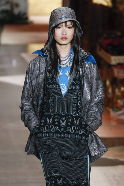 NEW YORK, NY - SEPTEMBER 10: Anna Sui during New York Fashion Week: The Shows at Gallery I at Spring Studios on September 10, 2018 in New York City. - Foto, imagen