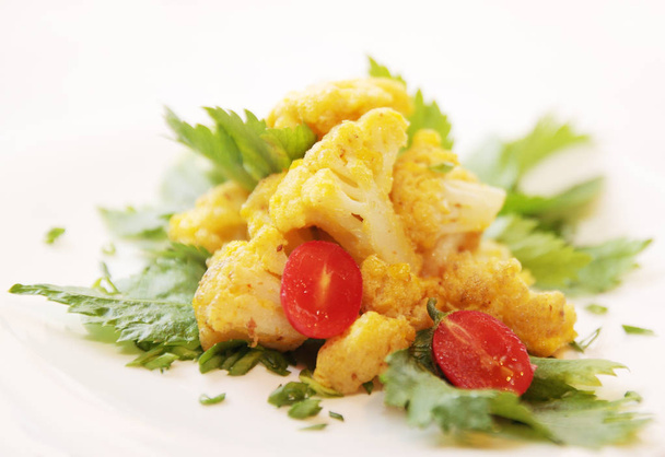 Plato de la coliflor frito en frito
 - Foto, Imagen