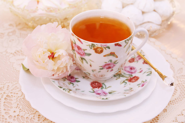 tavaszi csendélet, reggel tea desszert - Fotó, kép
