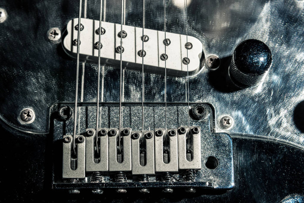 część na gitarze elektrycznej, odbiór pełnej klatki. Ramka pozioma - Zdjęcie, obraz