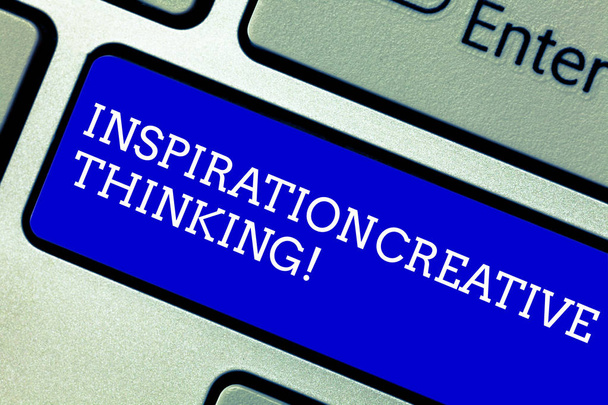 Tekstin kirjoittaminen Inspiraatio Creative Thinking. Business käsite Kyky keksiä tuoreita ja uusia ideoita Näppäimistö avain Aikomus luoda tietokoneen viestin painamalla näppäimistö idea
. - Valokuva, kuva