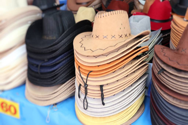 Плетіння капелюха на продаж
 - Фото, зображення