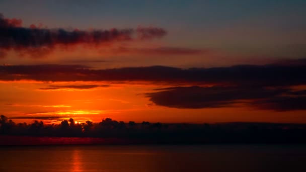 4 k. Marine prachtige zonsopgang met zon. Time-lapse zonder vogels, Raw uitgang - Video