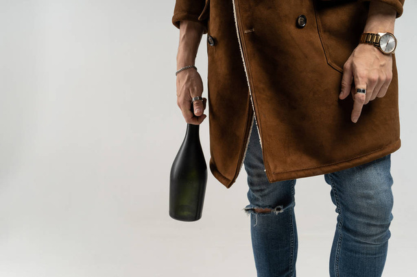 Close up of hipster man in a brown jacket and blue jeans - Foto, imagen