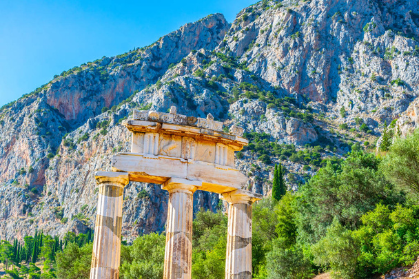 Ruins of temple of Athena Pronaia at Delphi, Greec - Foto, imagen