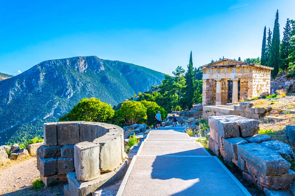 Athenian treasury at the ancient delphi site in Greec - Foto, afbeelding