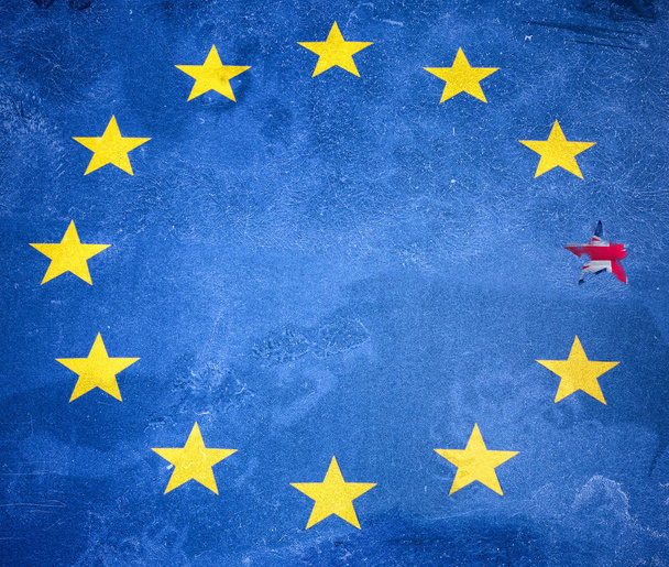 Brexit のコンセプトです。欧州連合の崩壊。青の背景に黄色の星 - 写真・画像