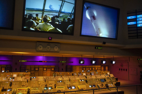 Command station-rakéták indítására. Űrmissziók irányít központ Nasa. John F. Kennedy Space Center. Munkaállomások, figyelemmel a megfelelő működését az űrhajó. Visszaszámlálás és képernyők csatlakozik az ugródeszkát. Florida, Amerikai Egyesült Államok - Fotó, kép