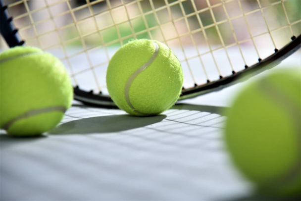 tennis gear on gray color court - Fotografie, Obrázek