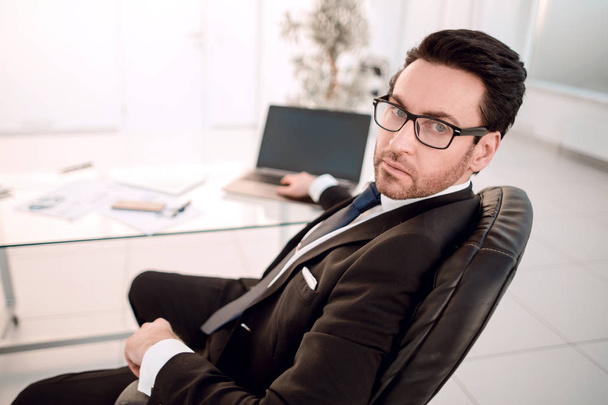 responsible businessman sitting at his Desk - Foto, Imagem