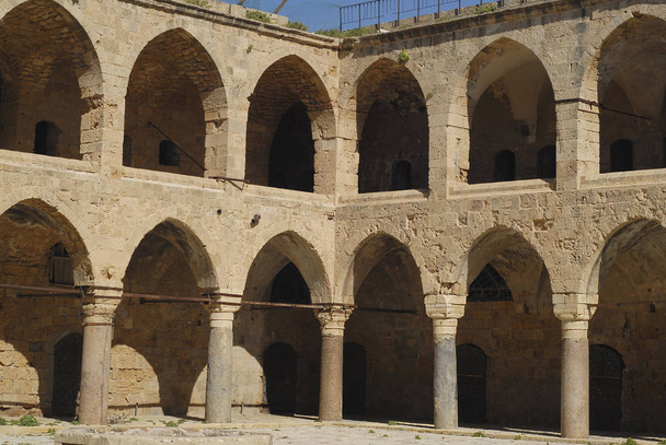 Colonnade at Khan al Umdan, Caravanserai in Acre, Israel - Valokuva, kuva