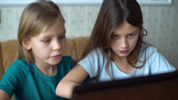 kids emotions during playing computer games - Filmati, video
