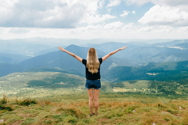 Young blonde woman in beautiful carpathian mountains on summer day - Foto, Imagem