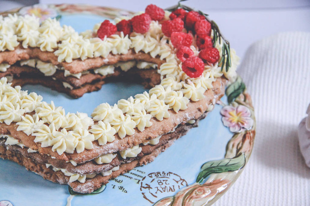 heart cake, sponge cake, raspberry - Foto, immagini