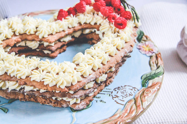 heart cake, sponge cake, raspberry - Fotoğraf, Görsel