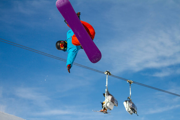 estilo snowboard en nieve fresca
 - Foto, imagen