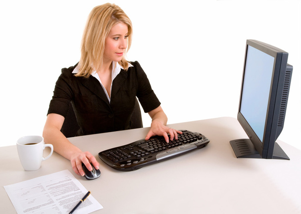Geschäftsfrau arbeitet an ihrem Computer - Foto, Bild