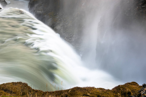 Fermer Vue de la cascade Gullfoss en Islande en automne
 - Photo, image