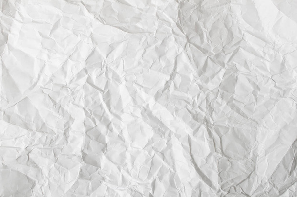 Valkoinen rypistynyt paperi tausta ja rakenne. Ryppyinen prässätty paperi valkoinen abstrakti. Valkoinen tausta paperilla tekstuuri. Karkea pinta eri tarkoituksiin
. - Valokuva, kuva