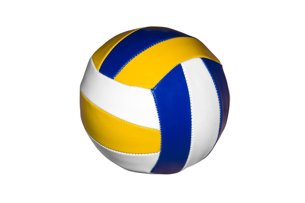 Multi-gekleurde volleybal bal geïsoleerd op witte achtergrond. - Foto, afbeelding