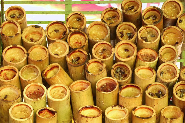Arroz tostado en bambú - Foto, imagen