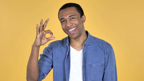 Okay Sign by Young African Man Isolated on Yellow Background - Valokuva, kuva