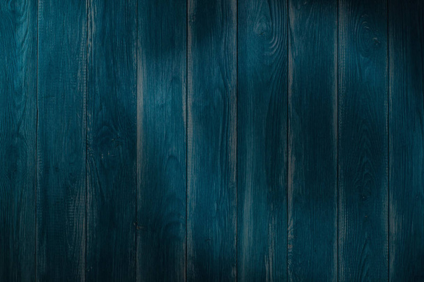 Textura de madeira azul escuro com padrões naturais. Fundo para o projeto. Placas verticais azuis de madeira vintage. Vista frontal com espaço de cópia
.  - Foto, Imagem