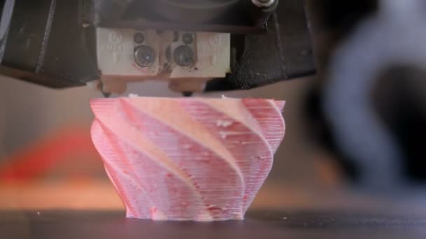 Dreidimensionale Druckmaschine druckt physisches 3D-Modell - Filmmaterial, Video