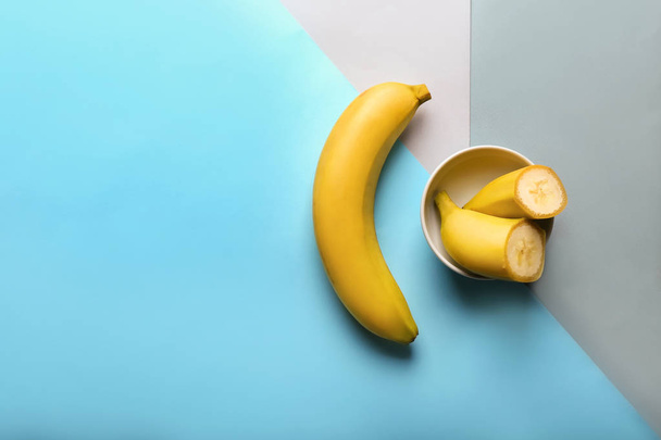 Tasty cut bananas on color background - Photo, image