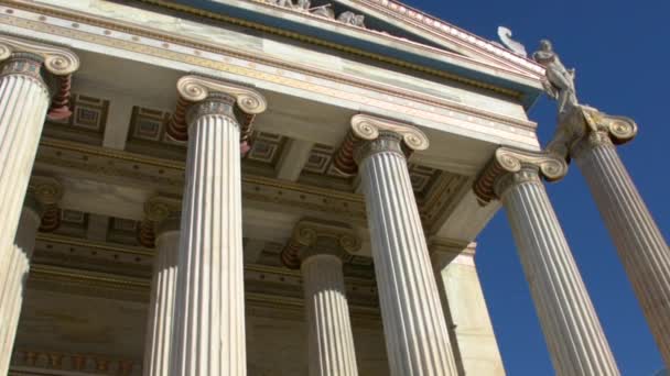 Медленный снимок фасада Афинской академии, Греция
 - Кадры, видео