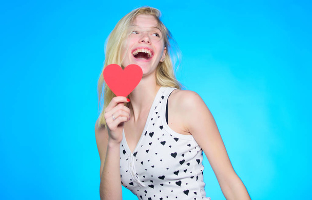 i will always love you. Romantic greeting. Valentines day sales. woman with decorative heart. Date. happy woman on blue background. Love and romance. Valentines day party - Fotografie, Obrázek